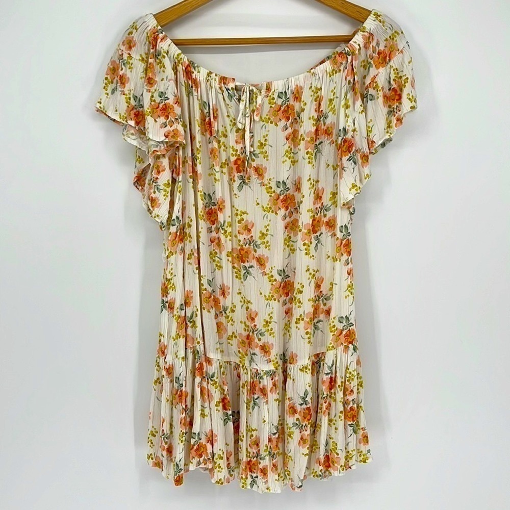 Cupcakes and Cashmere Floral Flutter Sleeve Dress Size Medium